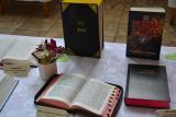 2013-01-07-vystava-bible-vcera-dnes-a-zitra-zborov-0110